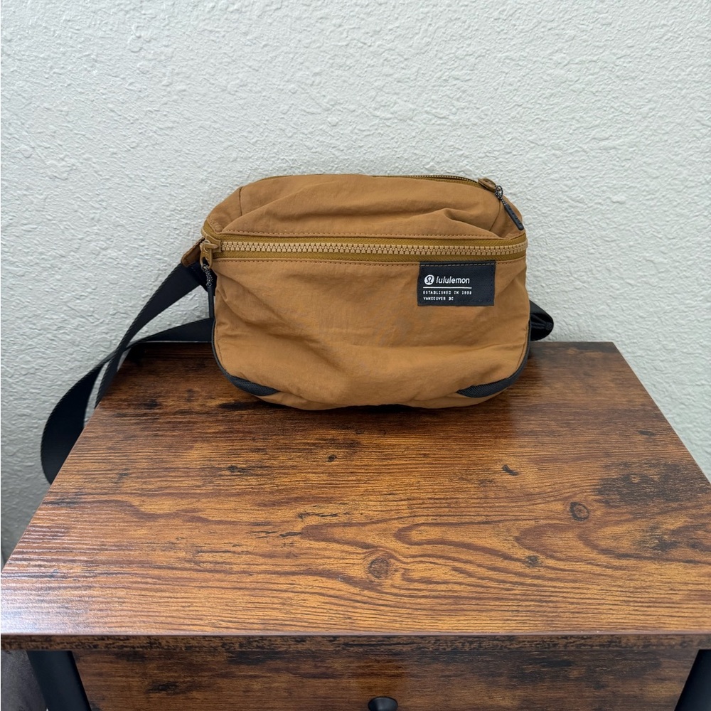 Lululemon Clean Lines Belt Bag